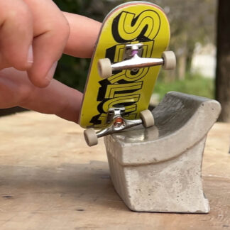 banco cEMENTO FINGERBOARD